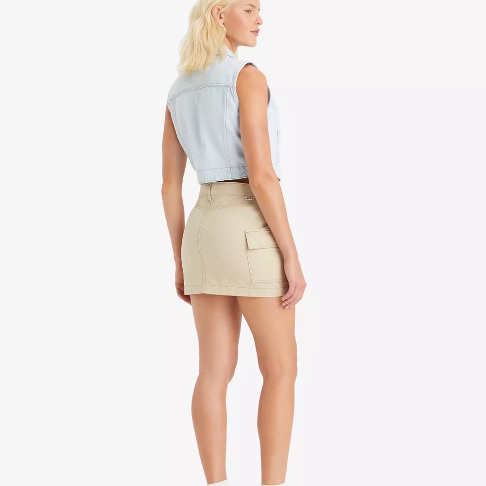 Women's Levi's® Slim ‘94 Cargo Mini Skirt Beige NWT - Picture 3 of 7